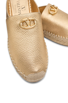 حذاء إسبادريل مفتوح من الخلف بشعار V إصدار بولد